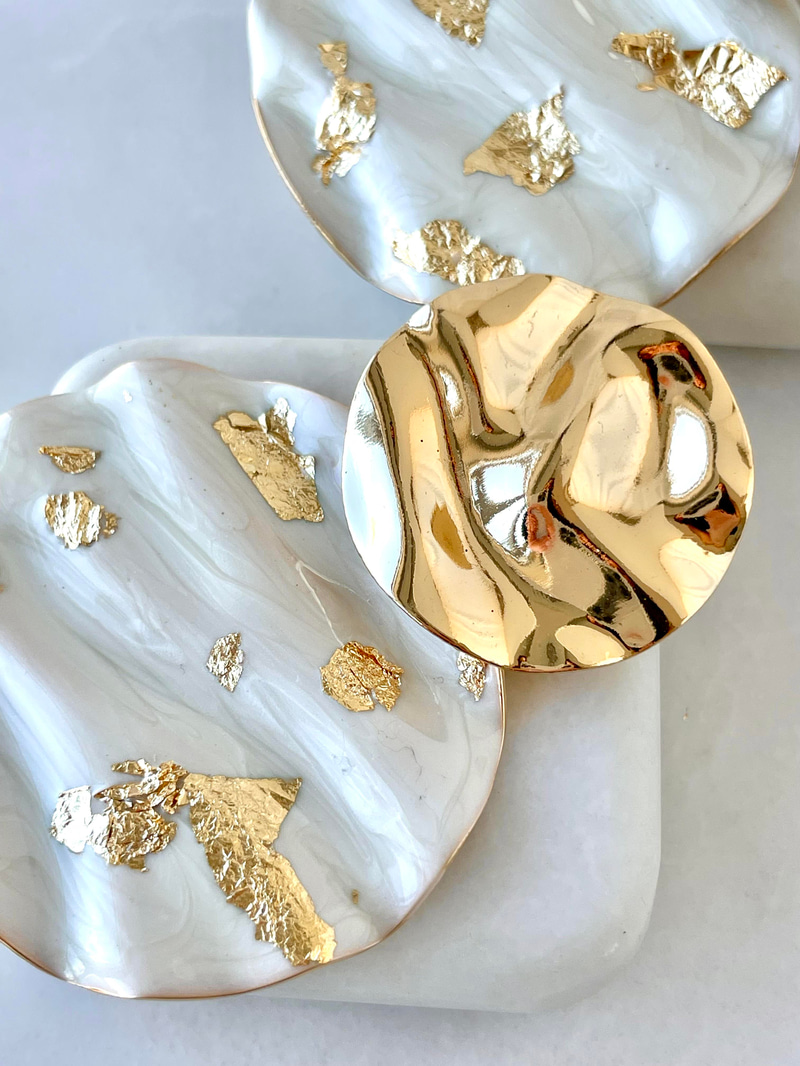 Altın Kaplama Gold Serpiştirmeli Dalga Küpe Ekru