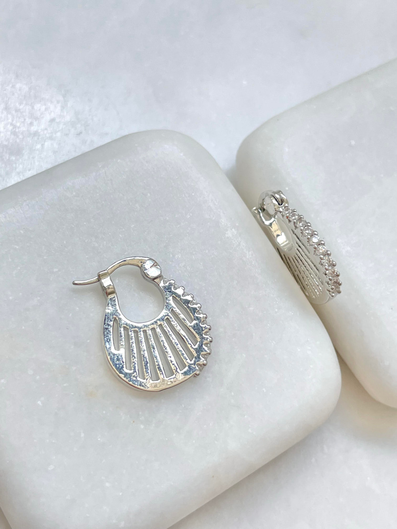 Altın Kaplama Gömme Taşlı Minik Oval Model Tasarım Küpe Gümüş