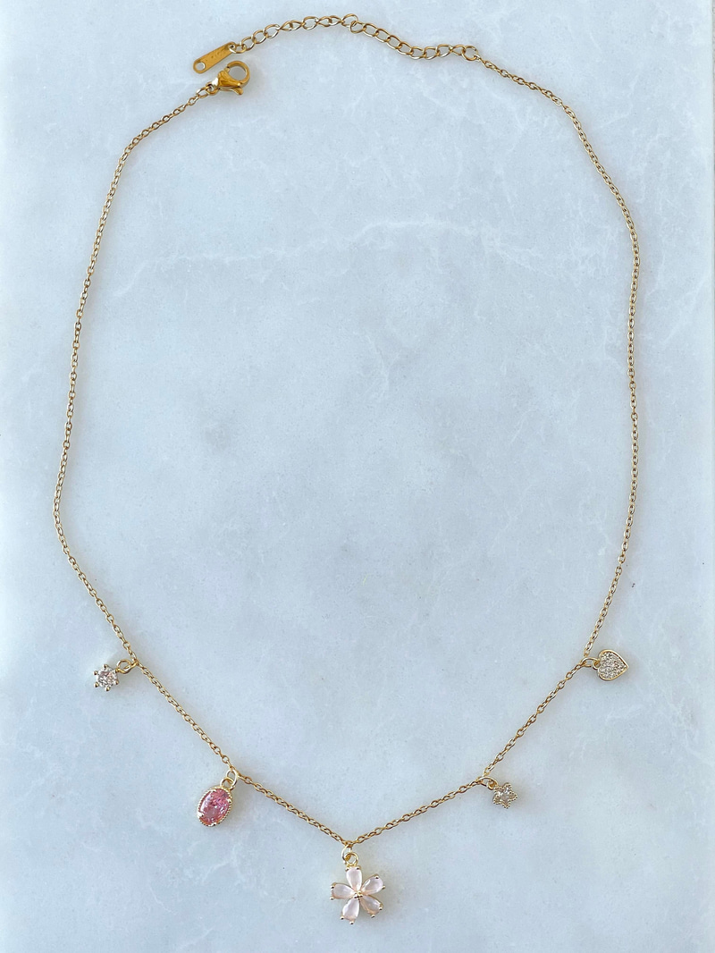 Çelik Pembe Kristal Taşlı Çiçek Kolye Gold