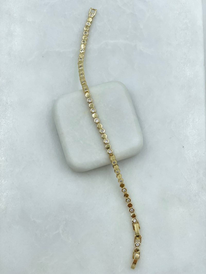 Altın Kaplama Kristal Taşlı Minik Altıgen Bilekliik Gold
