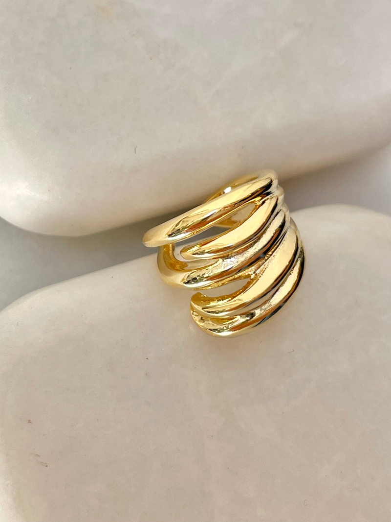 Çoklu Görünüm Asimetrik Kıkırdak Küpe Gold