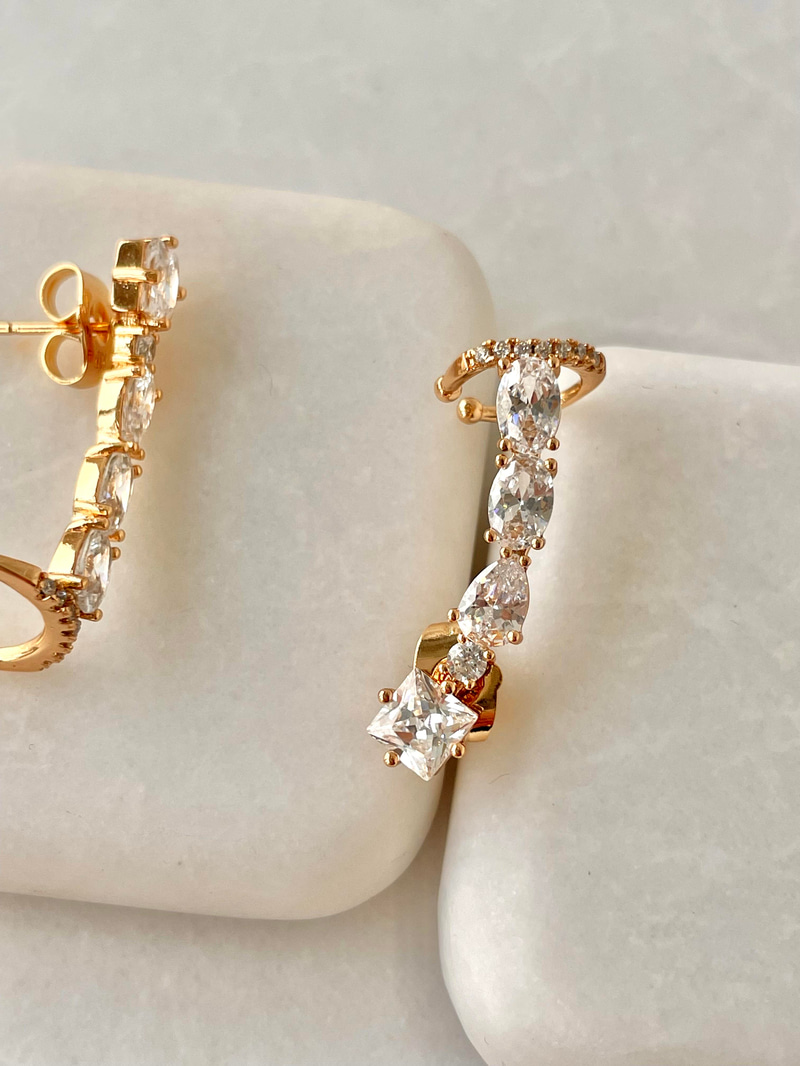 Özel Seri Geometrik Şekilli Kristal Taşlı Kıkırdak Küpe Gold