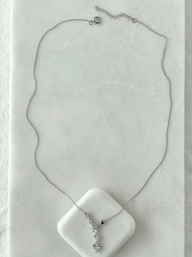 Altın Kaplama Kalp Kristal Sallantılı Minimal Zincir Kolye Gümüş