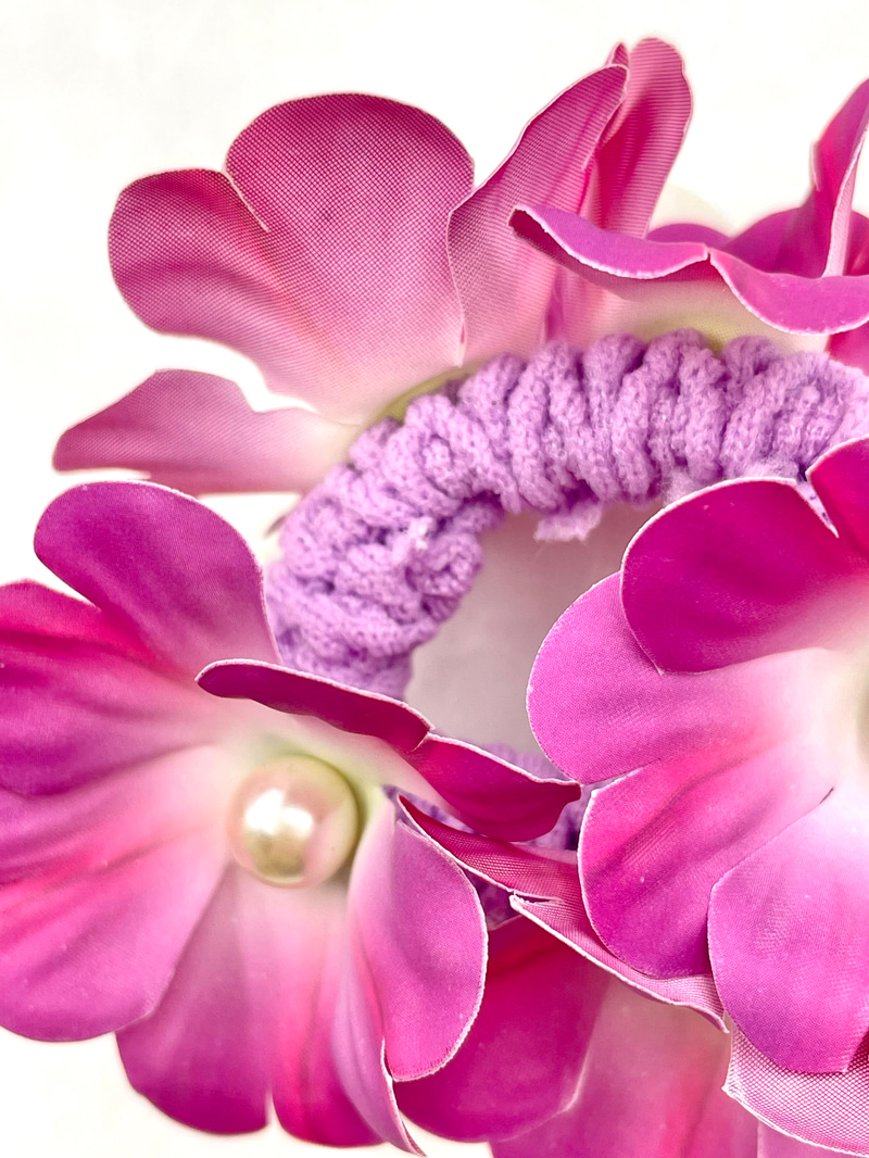 Dizi İnci Çiçekli Scrunchie Toka Mor