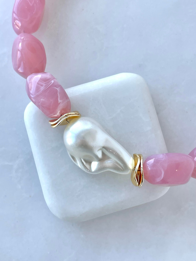 Barok İnci Detay Doğaltaş Görünüm Kolye Pembe