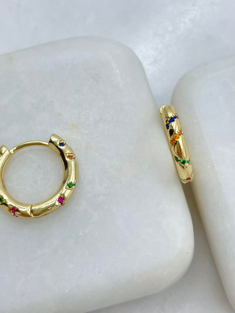 Altın Kaplama Renkli Kristal Taşlı Bombeli Halka Küpe Gold