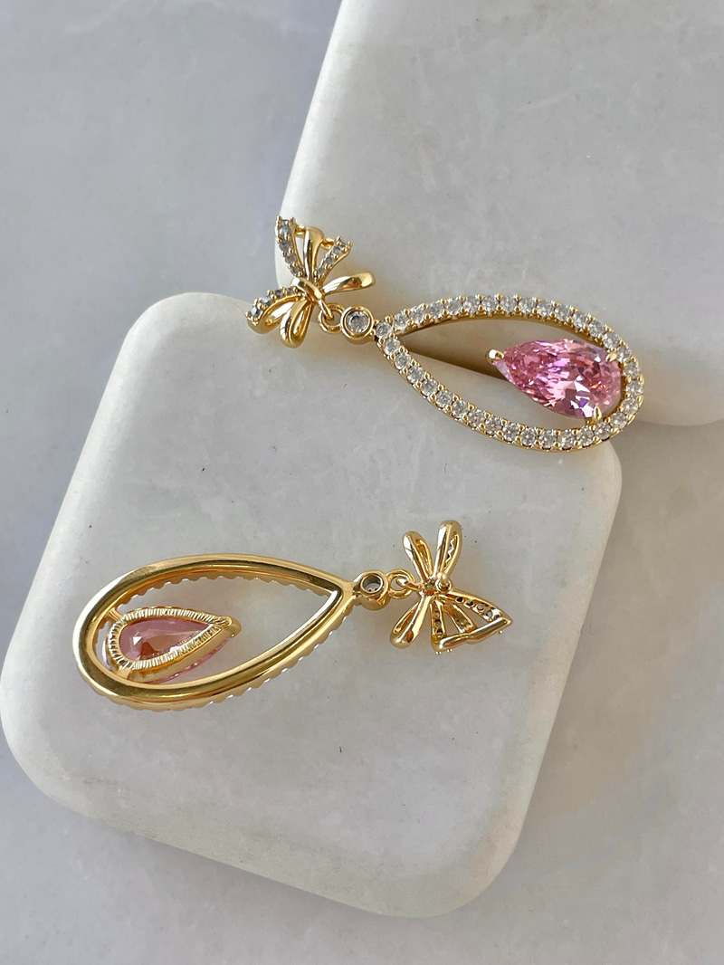 Özel Seri Pembe Kristal Taşlı Fiyonk Küpe