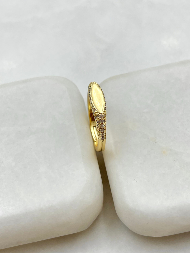 Gömme Taşlı Oval Plaka Serçe Parmak Yüzük Gold