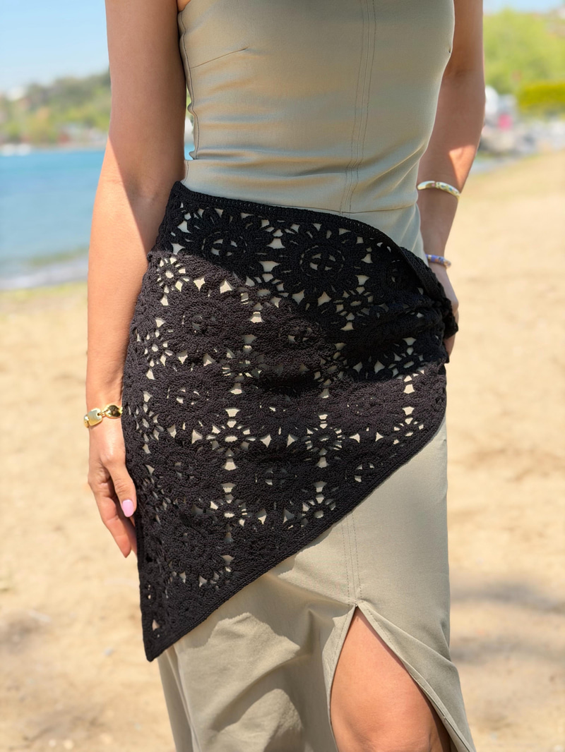 Üçgen Dantelli Pareo Bandana Siyah