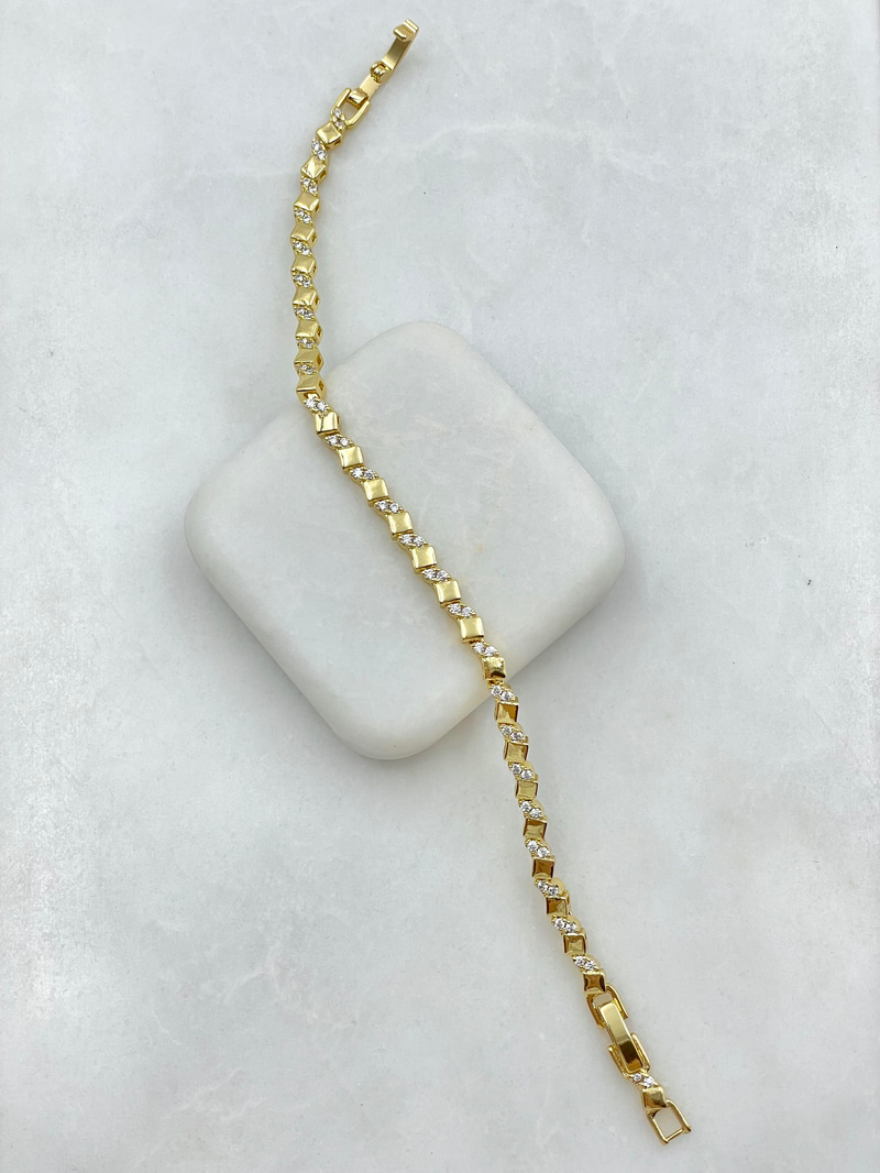 Altın Kaplama Kristal Taşlı Asimetrik Kare Bileklik Gold