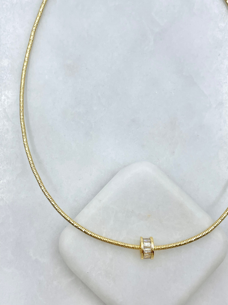 Altın Kaplama Silindir Charmlı Işıltılı Tel Kolye 40 cm Gold