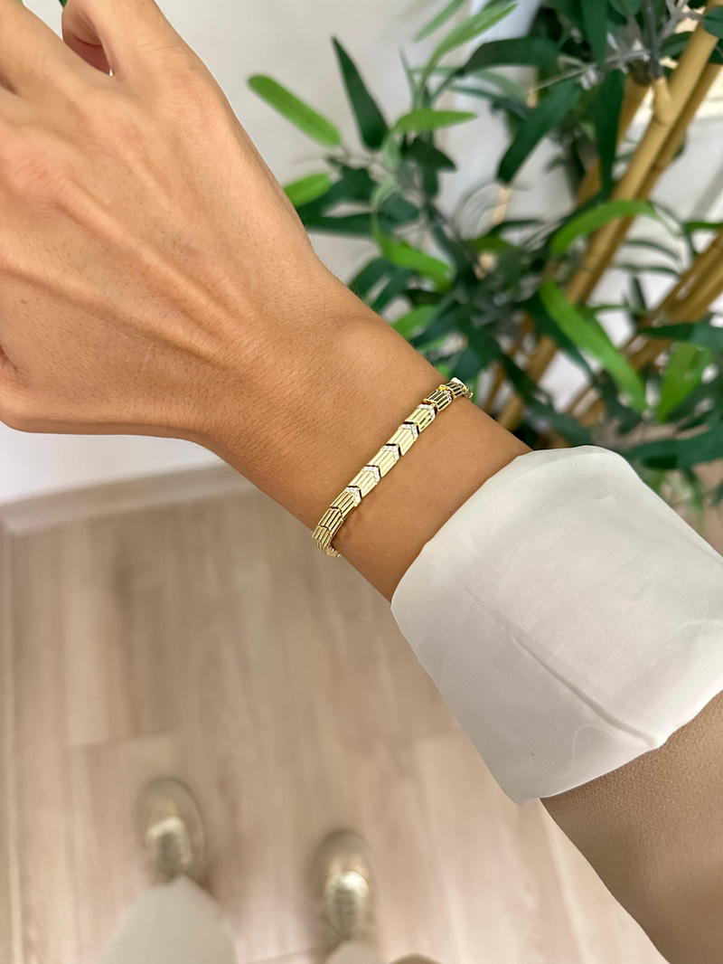 Özel Seri Gömme Taşlı Şerit Model Bileklik Gold