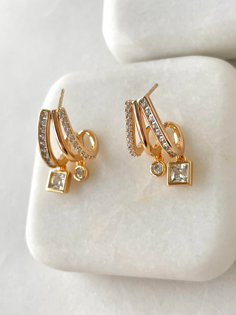 Özel Seri Kare ve Daire Kristal Sallantılı Üçlü Görünüm Küpe Gold