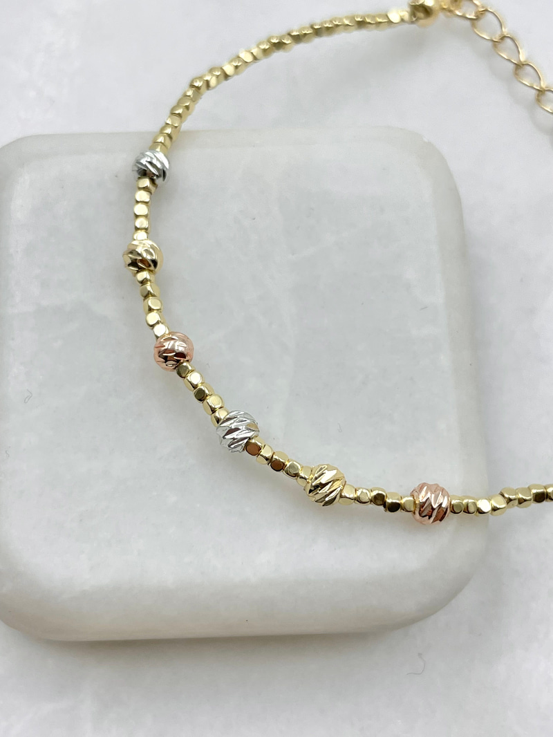 Üç Renk Dorika Model Küp Zincir Bilekliik Gold