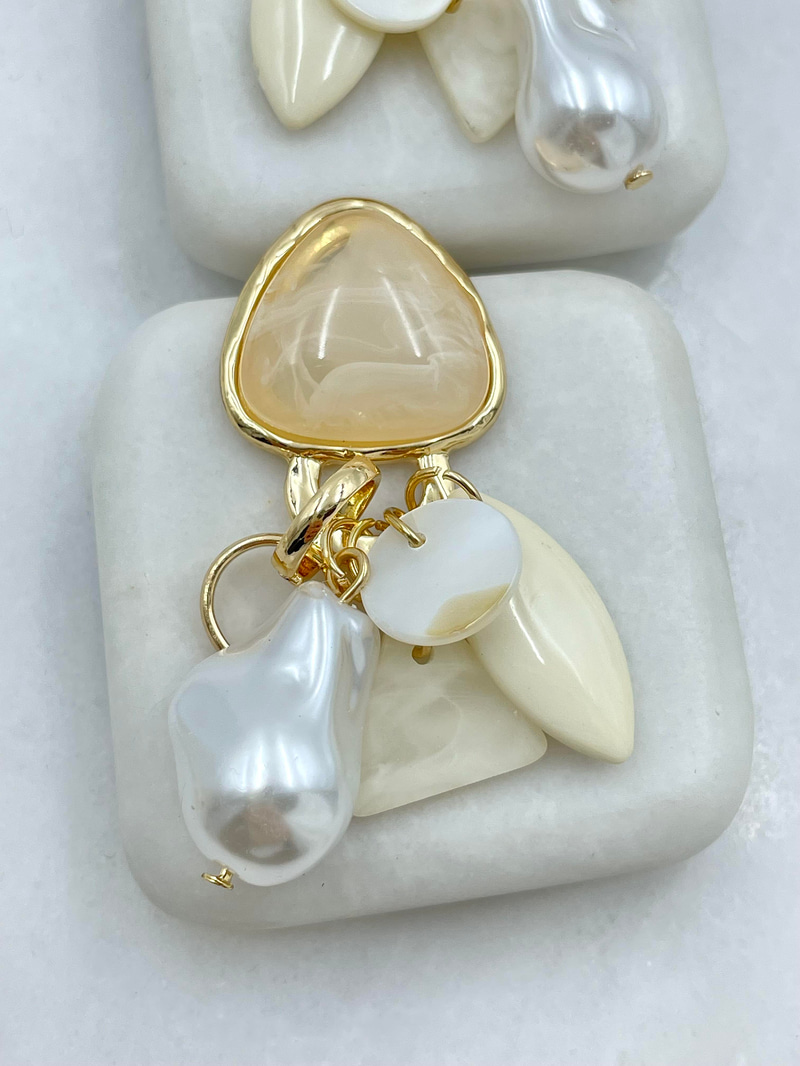 Altın Kaplama İnci Sallantılı Opal Taşlı Vintage Küpe Bej