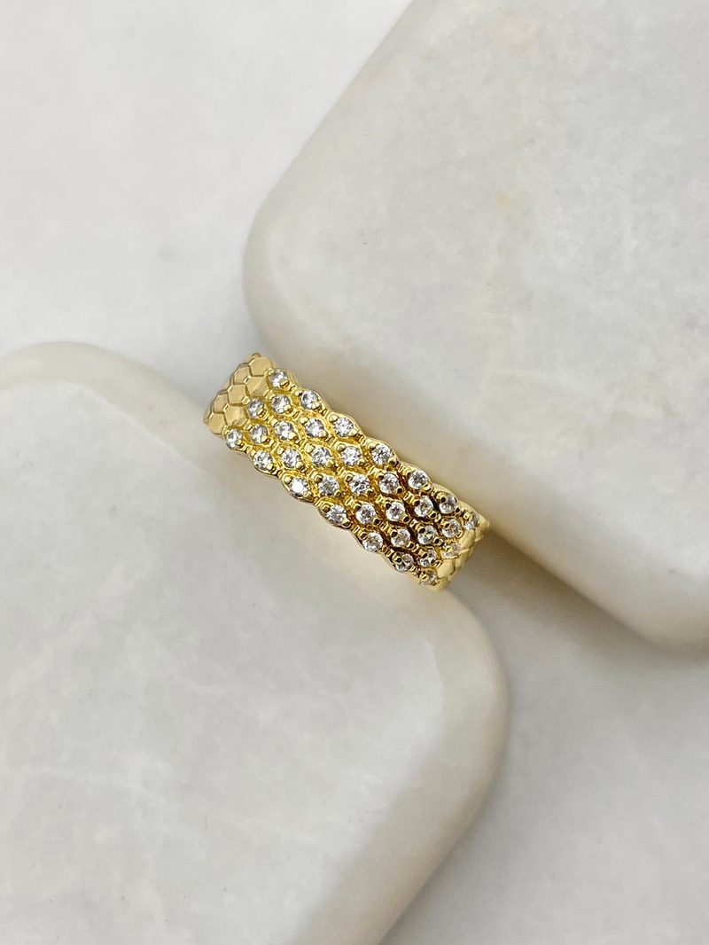 Özel Seri Gömme Taşlı Beş Sıra Altıgen Yüzük Gold
