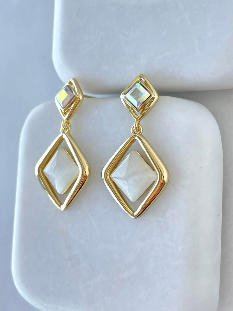 Özel Seri Opal Taş Sallantılı Hologramlı Küpe Gold