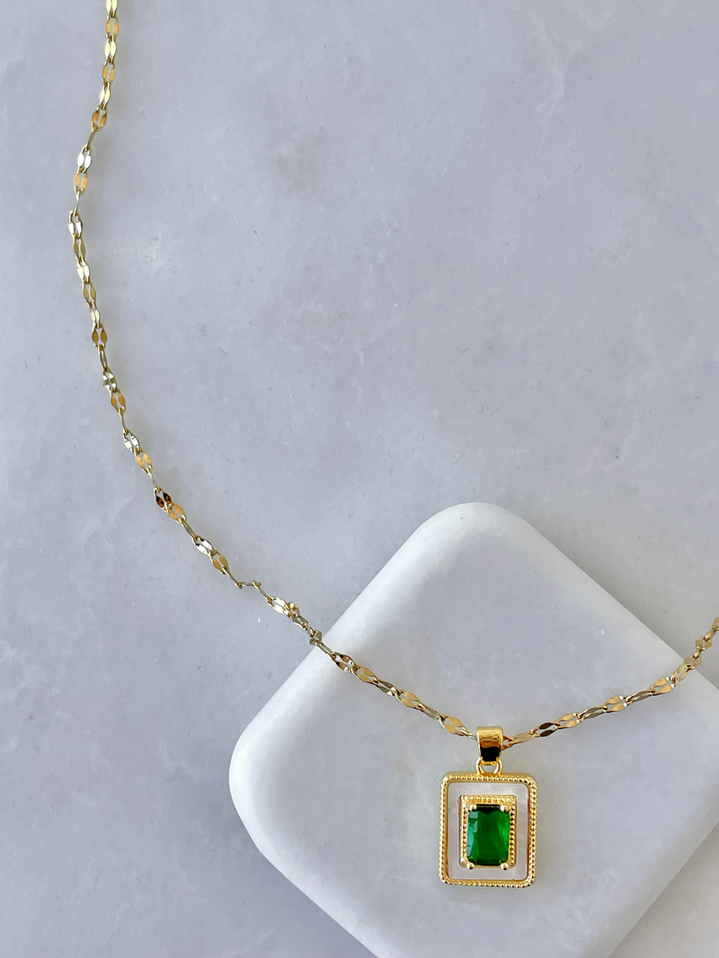 Çelik Sedefli ve Yeşil Kristal Uçlu Işıltılı Zincir Kolye Gold