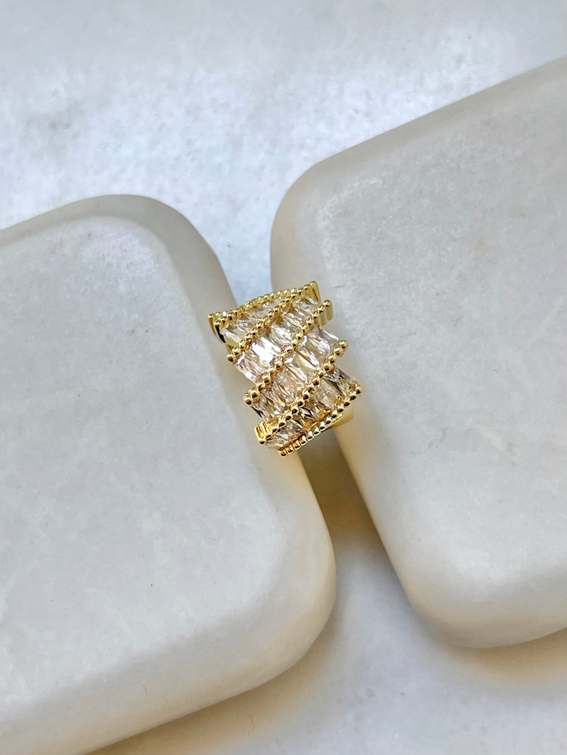 Baget Taşlı Yatay Model Kıkırdak Küpe Gold