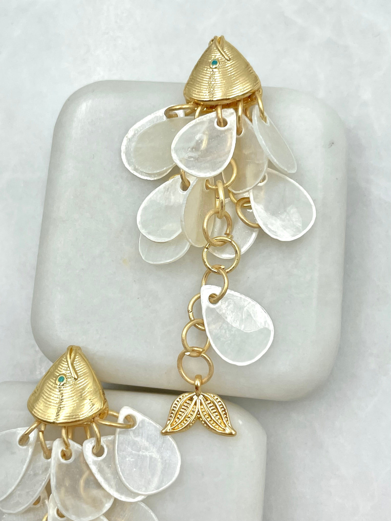 Sedefli Pul Sallantılı Balık Küpe Gold
