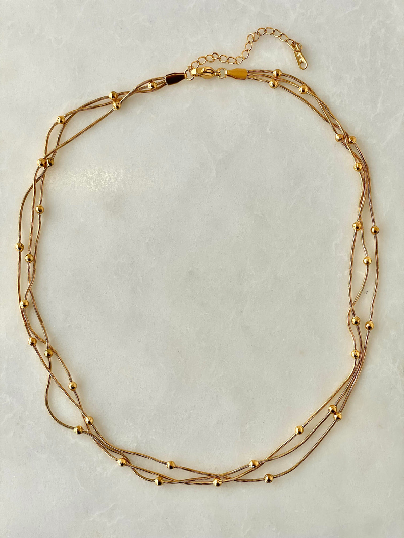 Çelik Topçuklu Üç Sıra Kolye Gold