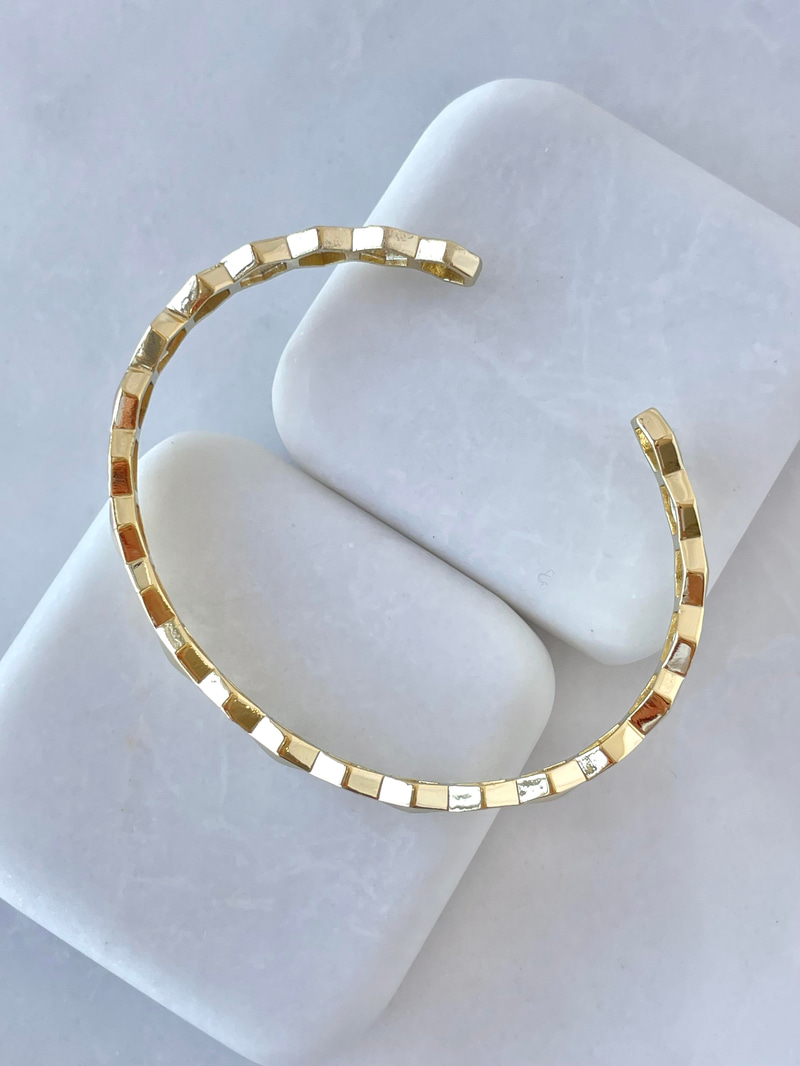 Özel Seri Gömme Taşlı Altıgen Kelepçe Gold