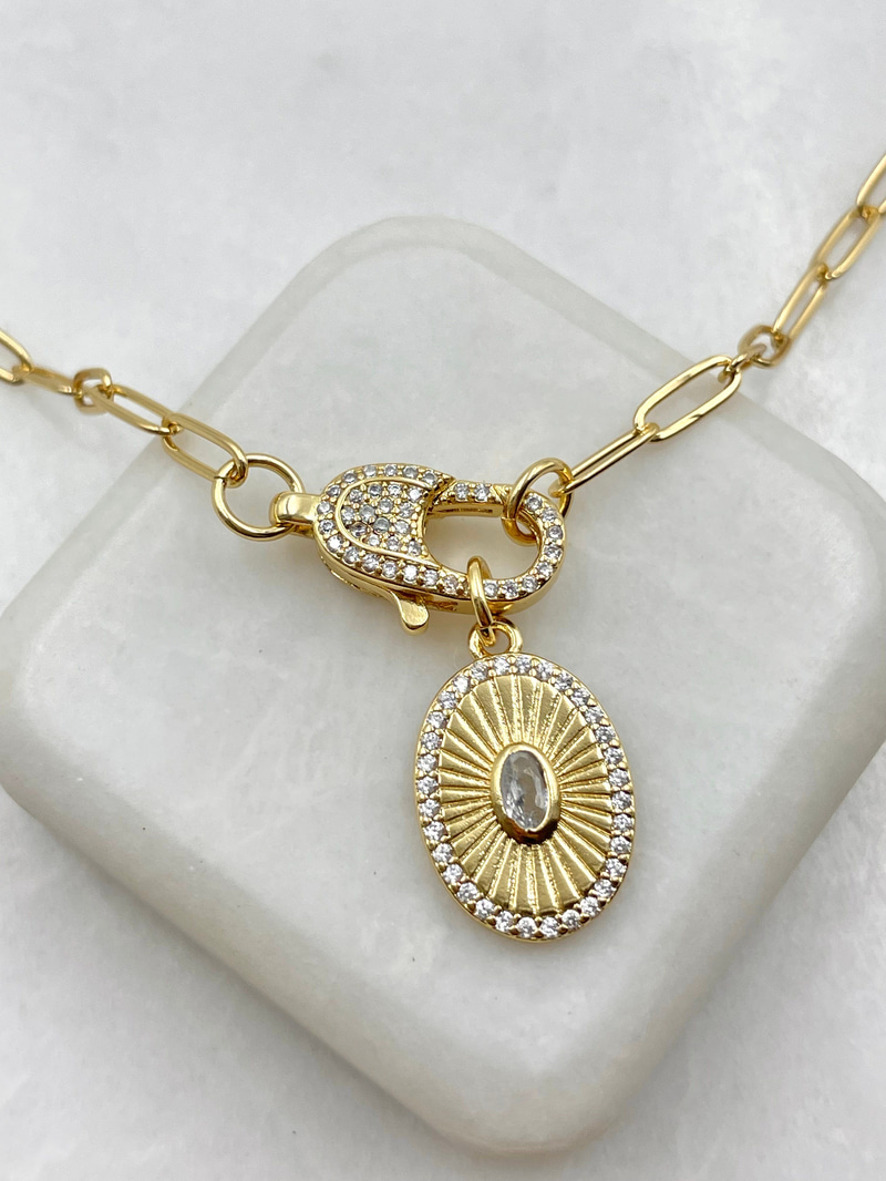 Işıltılı Plaka Sallantılı Önden Kilit Model Kolye Gold