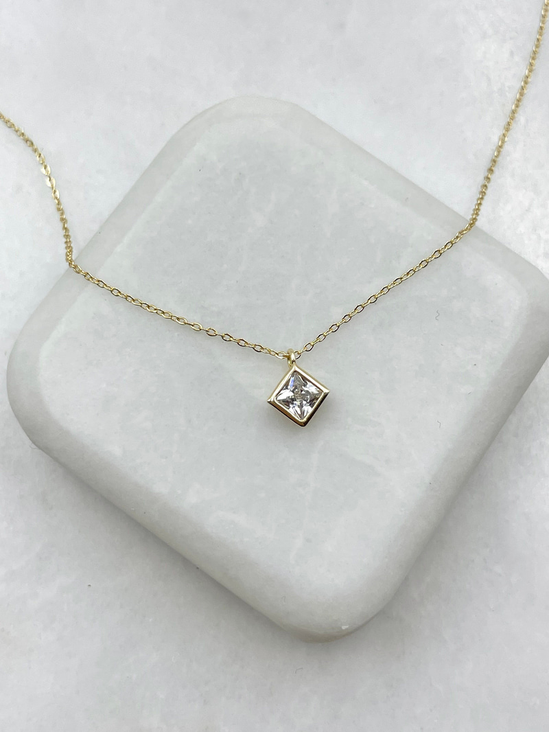 Minimal Kare Kristal Sallantılı Kolye Gold