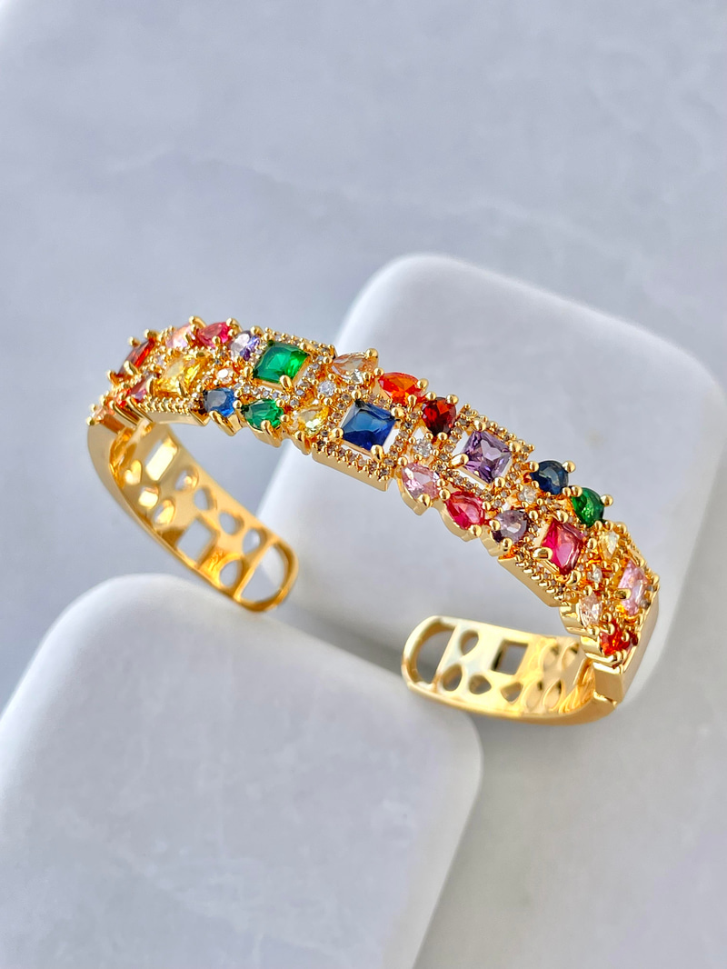 Altın Kaplama Renkli Kristal Taşlı Kare Model Kelepçe Gold