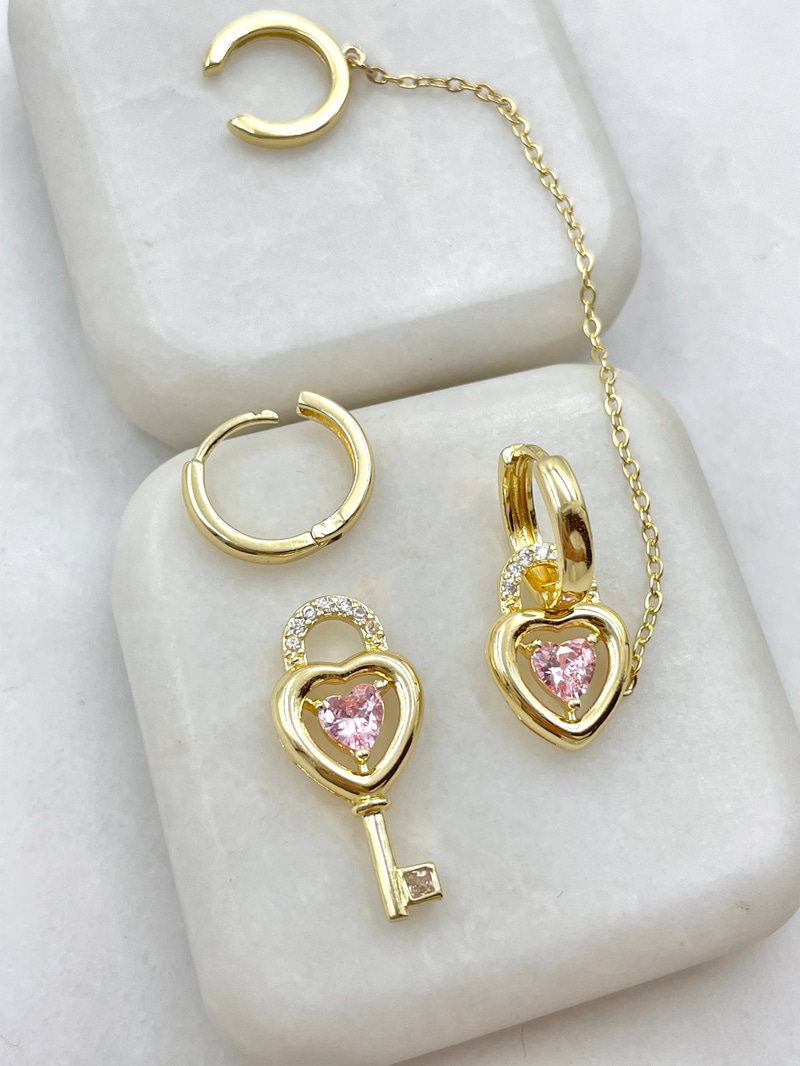 Pembe Kristal Anahtar Kilit Charm Kıkırdaklı Küpe Gold
