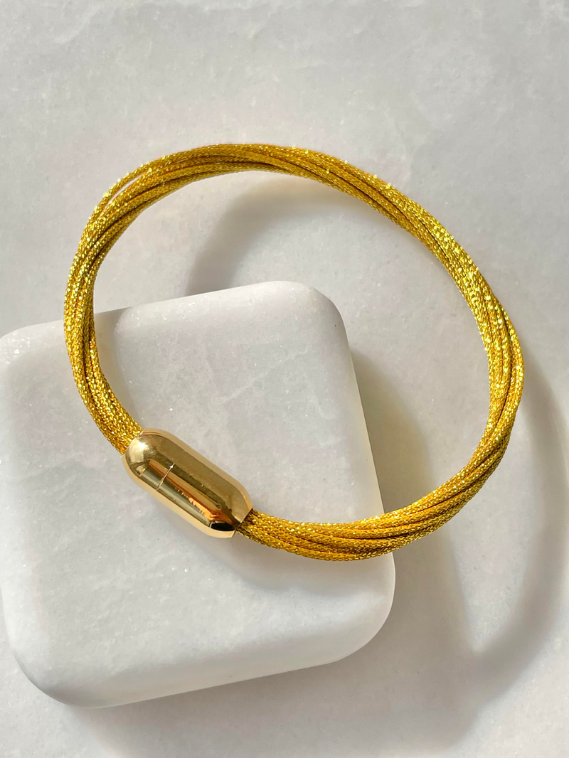 Çelik Simli Mıknatıslı İp Bileklik Gold