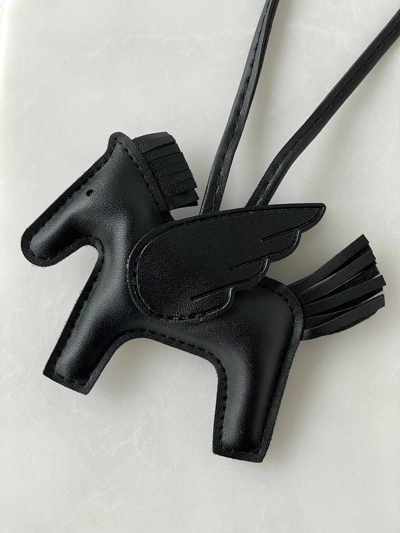 Unicorn Deri Çanta Charmı Siyah Kanatlı