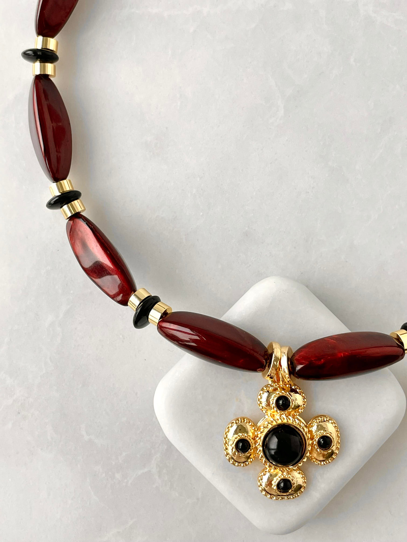 Sedefli Bordo Boncuk Etnik Çiçek Uçlu Kolye