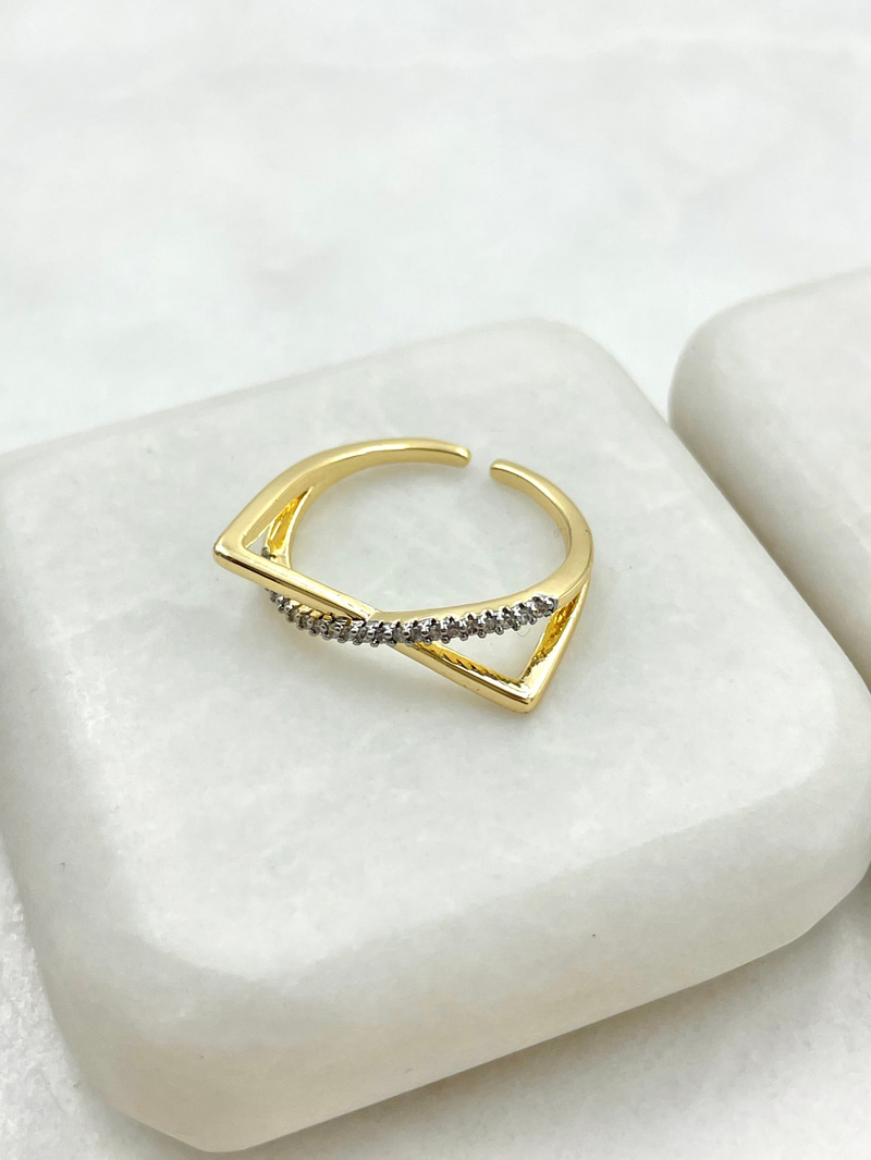 Çift Renk Gömme Taşlı Çapraz Model Yüzük Gold
