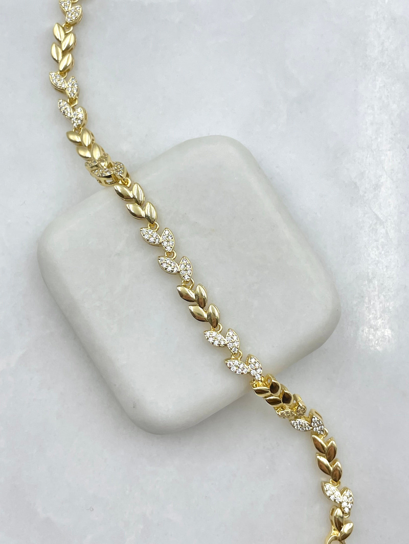 Gold ve Gömme Taşlı Yaprak Model Bileklik Gold