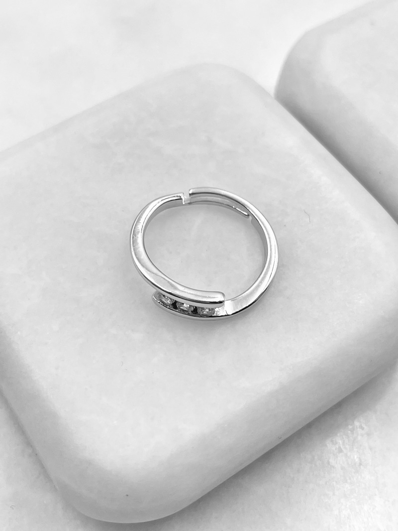 Üçlü Kristal Taşlı Minimal Serçe Parmak Yüzüğü Gümüş
