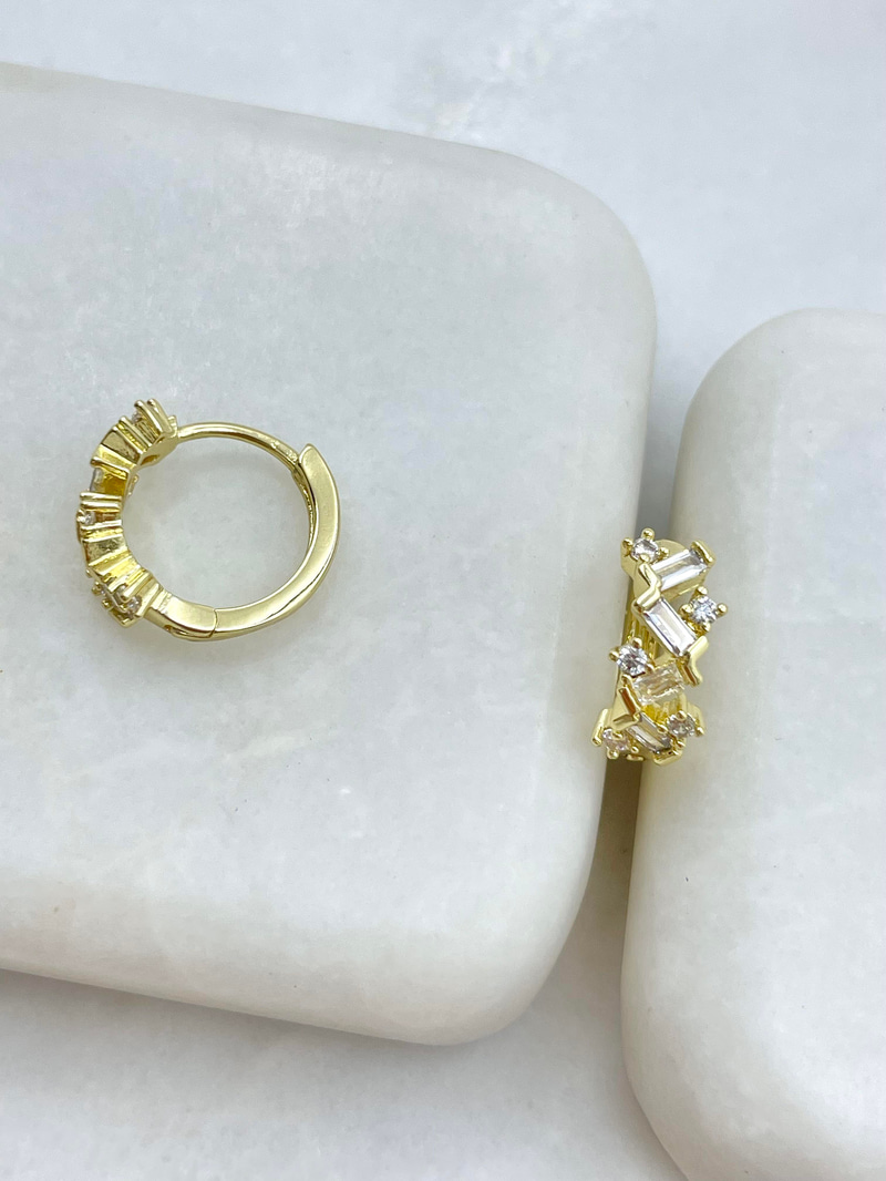 Özel Seri Tektaş ve Kristal Taşlı Halka Küpe Gold