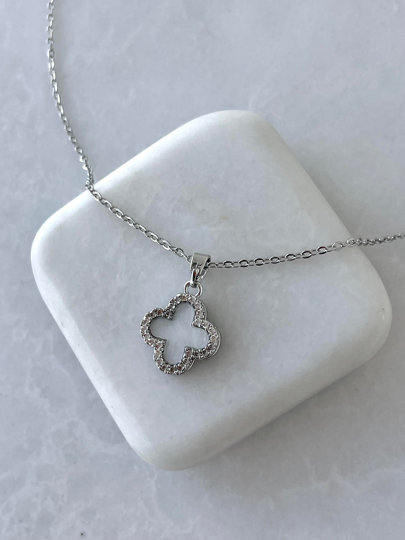 Çelik Taşlı Yonca Kolye Beyaz-Gümüş