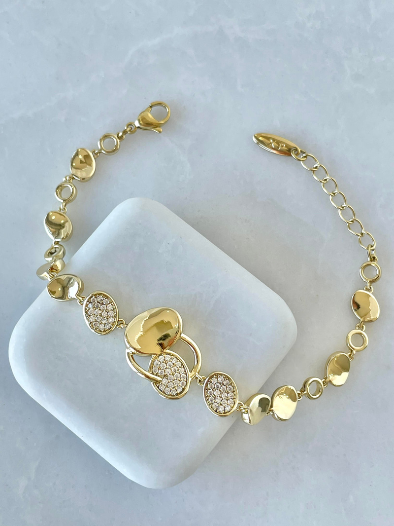Özel Seri Gömme Taşlı Asimetrik Daire Plaka Bileklik Gold