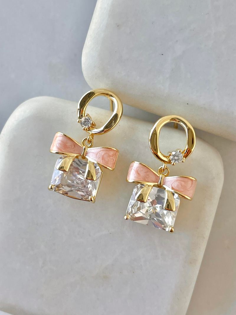 Altın Kaplama Kare Kristal Taşlı Mineli Fiyonk Küpe Pembe