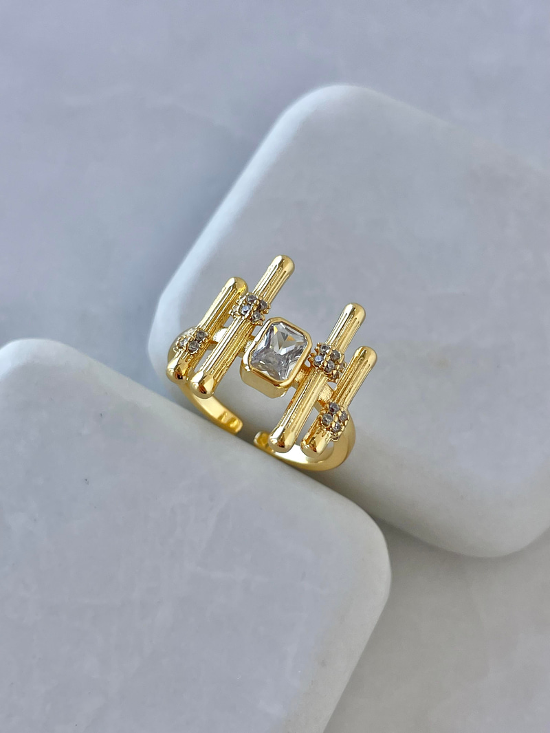 Altın Kaplama Kristal Taşlı Sütun Yüzük Gold