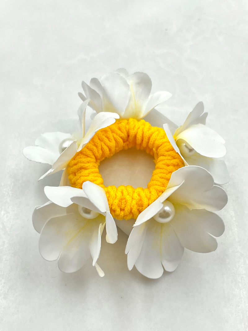 Dizi İnci Çiçekli Scrunchie Toka Beyaz
