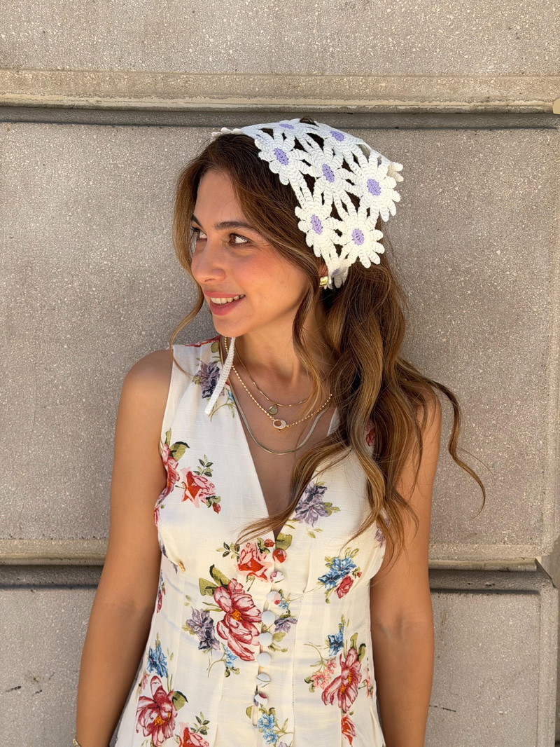 Dizi Papatya Desenli İpli Üçgen Bandana Beyaz-Mor