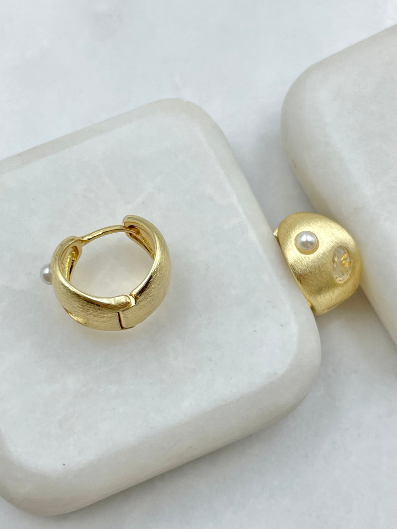 İnci ve Taşlı Mat Oval Küpe Gold