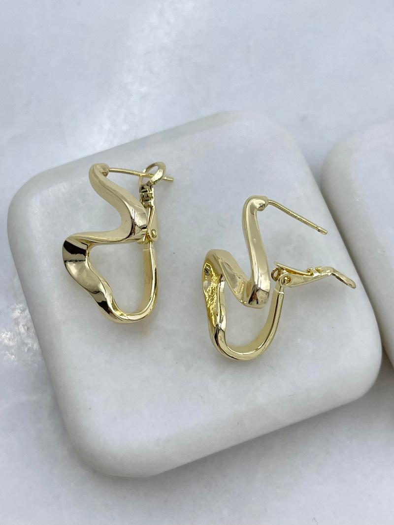 Altın Kaplama Kıvrım Model Küpe Gold