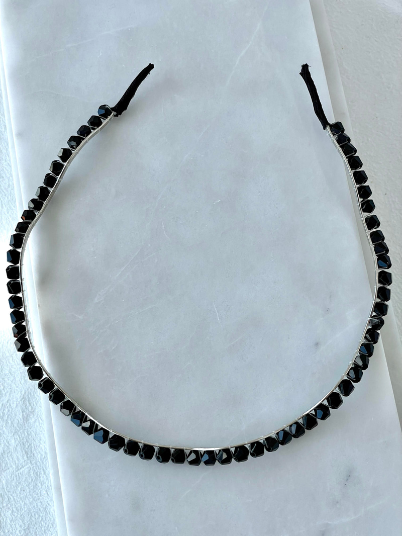 Taşlı Zikzak Model Taç Siyah