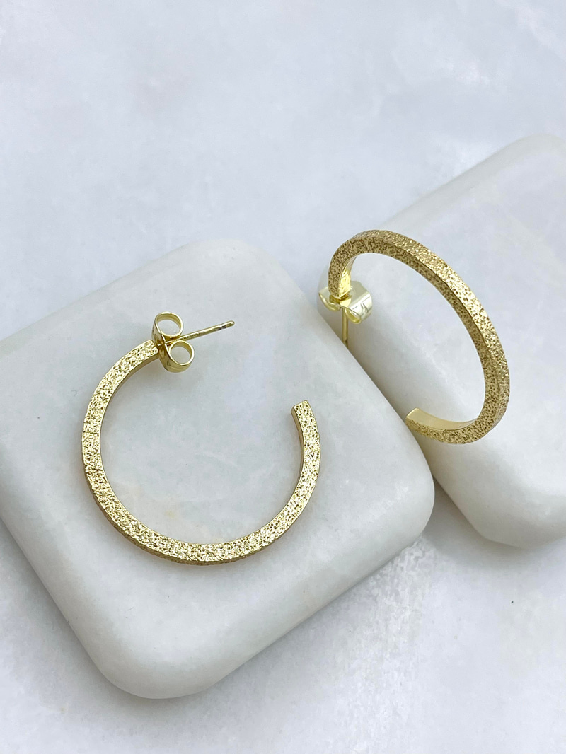 Özel Seri Kumlu Kare Kesim Halka Küpe Gold