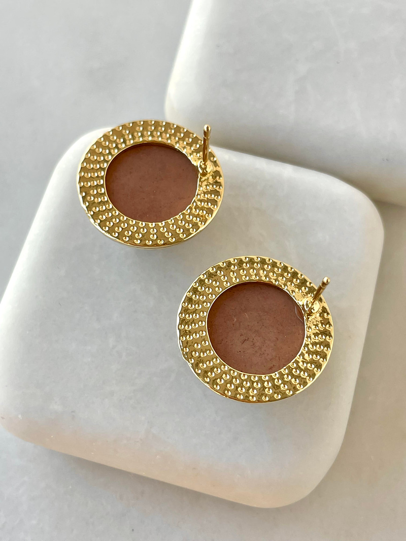 Gold Detaylı Düğme Leopar Küpe