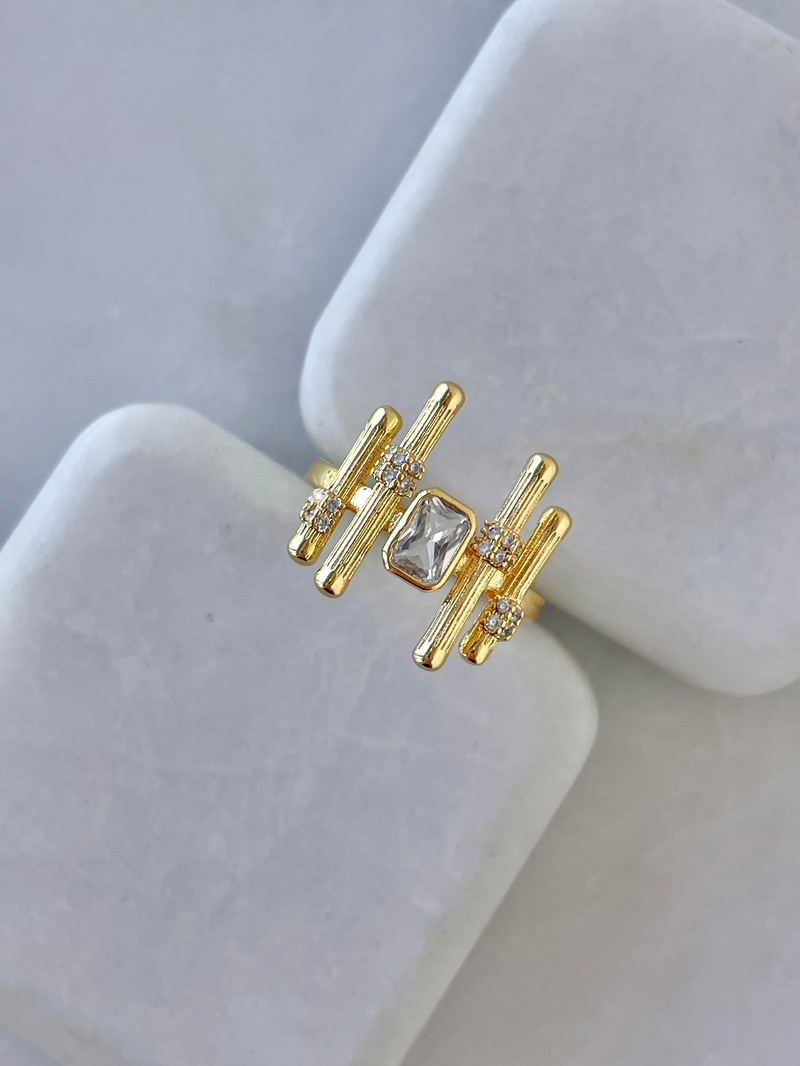 Altın Kaplama Kristal Taşlı Sütun Yüzük Gold