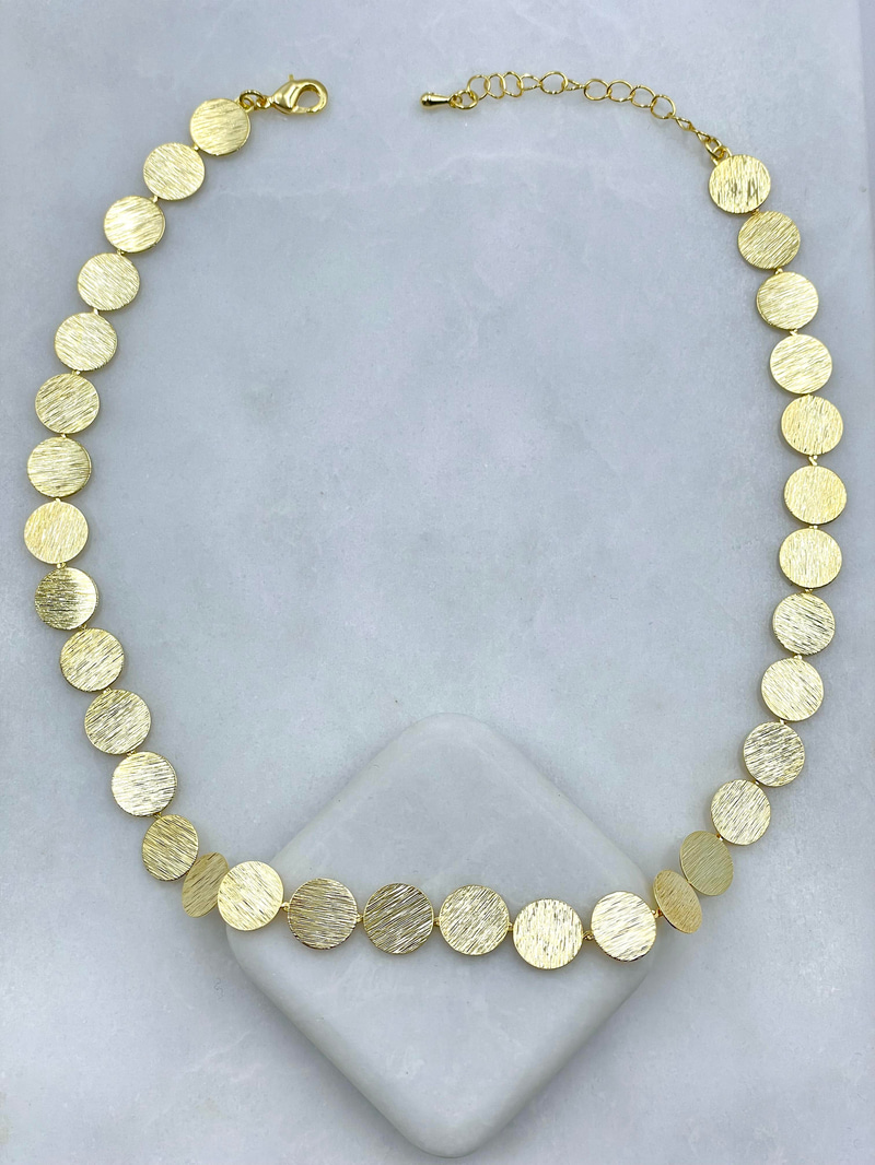 Altın Kaplama İşlemeli Küçük Daire Plaka Kolye Gold